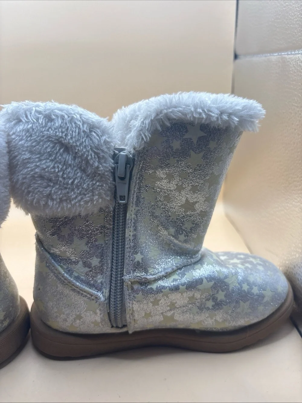 Roebuck & Co. Toddler Size 10 Silver Stars Metallic Cozy Boots Warm Comfortable